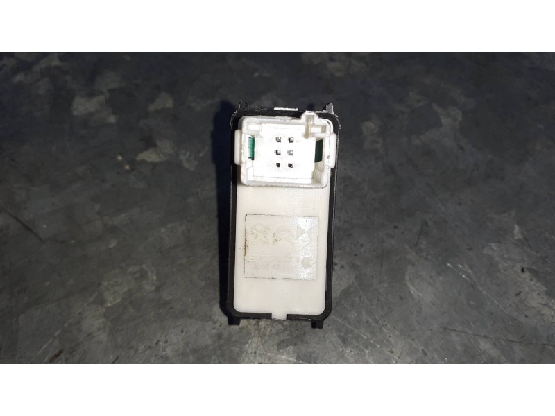Recambio de mando elevalunas trasero derecho para peugeot rifter referencia OEM IAM 98044803ZD  4 PINES