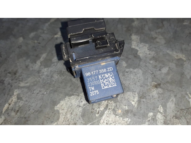 Recambio de interruptor para peugeot rifter referencia OEM IAM 98177358ZD  6 PINES