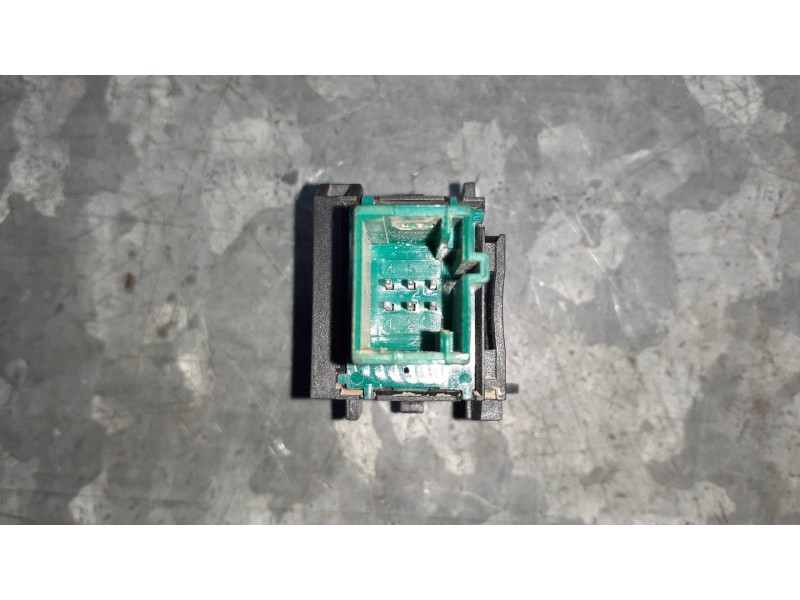 Recambio de interruptor para peugeot rifter referencia OEM IAM 98170269ZD  6 PINES
