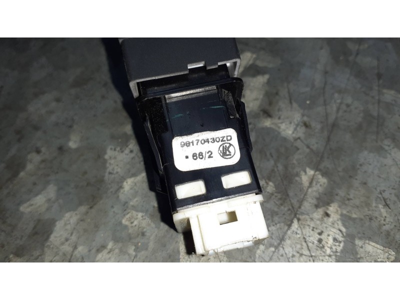 Recambio de warning para peugeot rifter referencia OEM IAM 98170430ZD  3 PINES