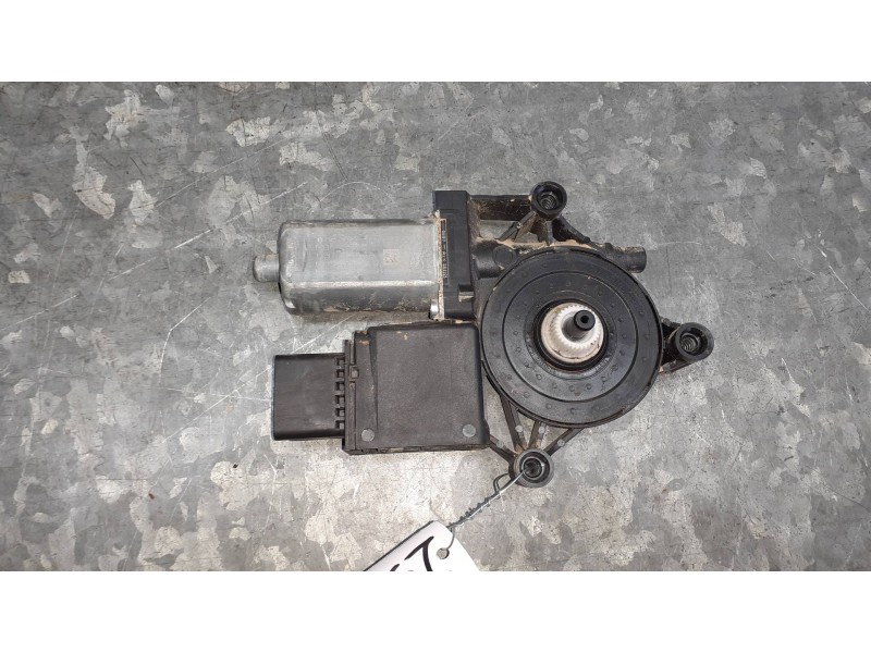 Recambio de motor elevalunas trasero derecho para peugeot rifter referencia OEM IAM 9837832180  6 PINES