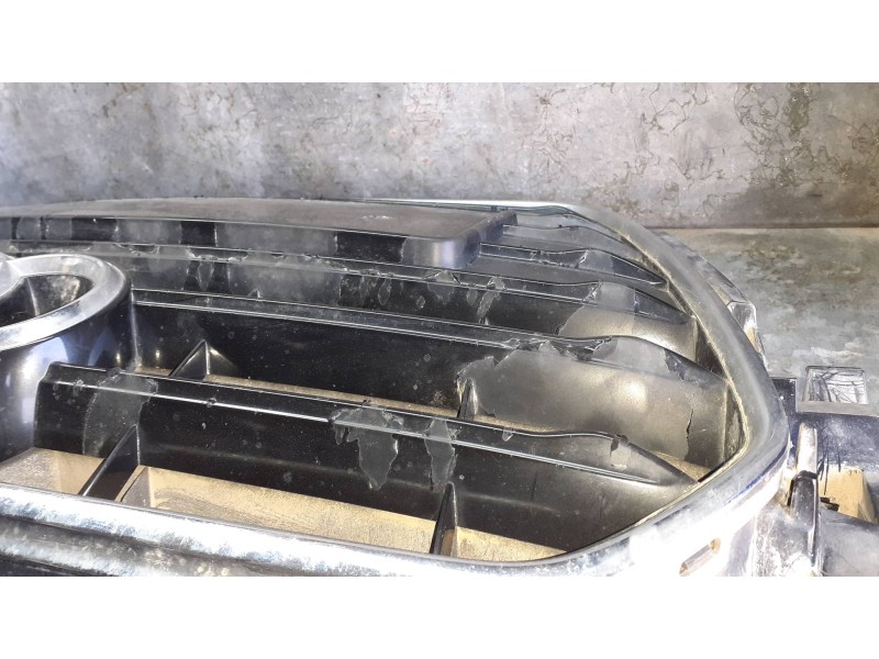 Recambio de rejilla delantera para audi a4 berlina (8w2) referencia OEM IAM 8K0853651E  8K0807233G