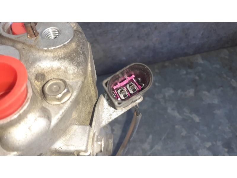 Recambio de compresor aire acondicionado para volkswagen caddy ka/kb (2k) referencia OEM IAM 7H0820803D  2 PINES