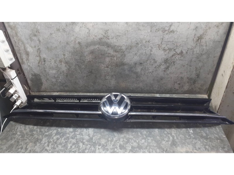 Recambio de rejilla delantera para volkswagen touran (5t1) referencia OEM IAM 5TA853653C  5TA853651
