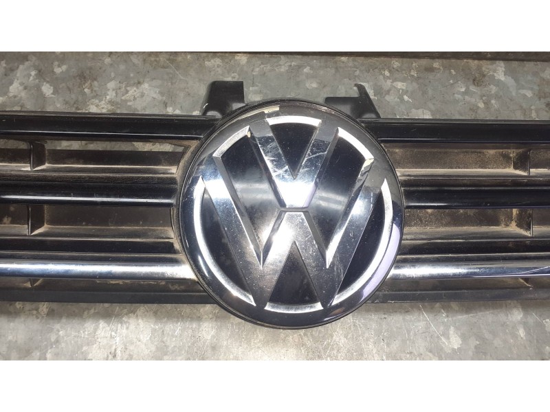 Recambio de rejilla delantera para volkswagen touran (5t1) referencia OEM IAM 5TA853653C  5TA853651