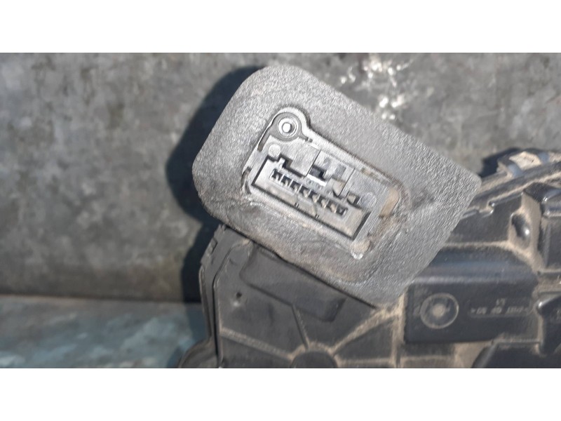 Recambio de cerradura puerta delantera izquierda para volkswagen touran (5t1) referencia OEM IAM B5A5TB837015A  7 PINES