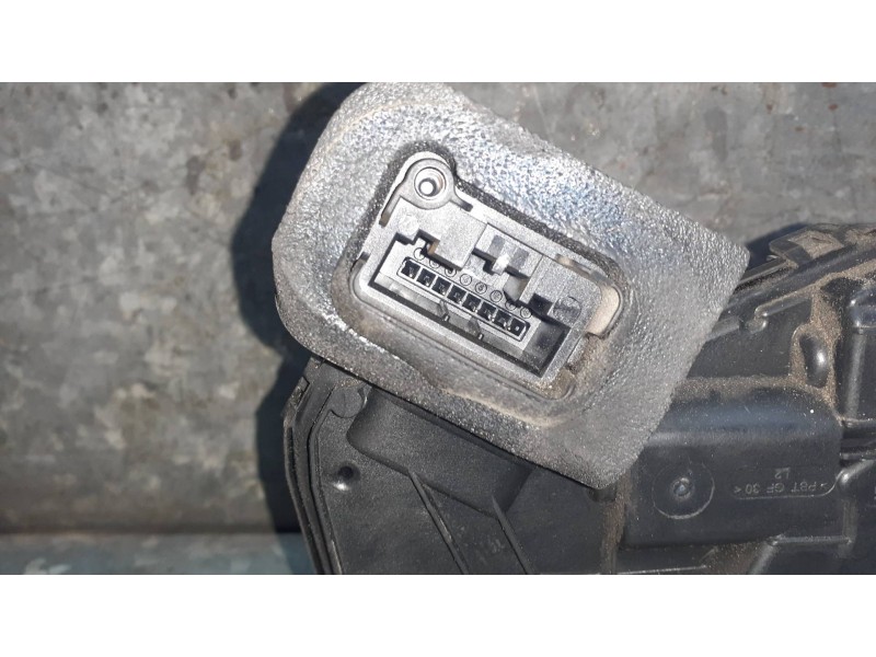 Recambio de cerradura puerta trasera izquierda para volkswagen touran (5t1) referencia OEM IAM A5E5TA839015E  7 PINES