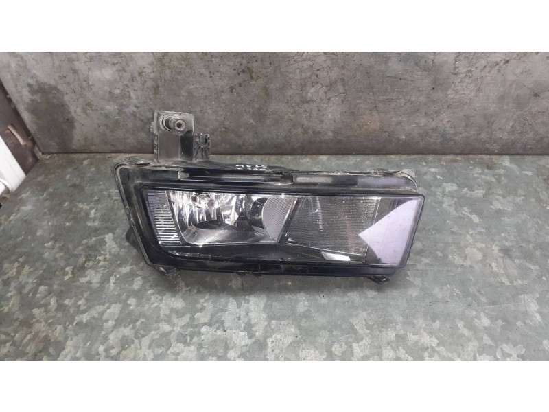 Recambio de faro antiniebla izquierdo para volkswagen touran (5t1) referencia OEM IAM 5TA941661  2 PINES
