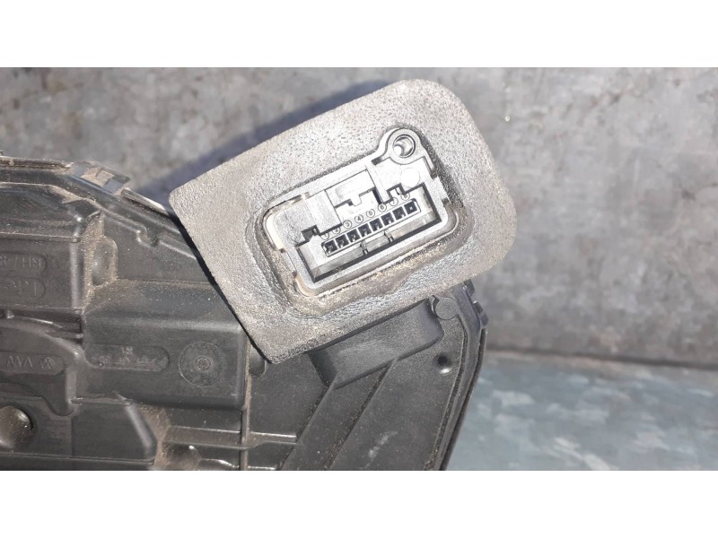 Recambio de cerradura puerta trasera derecha para volkswagen touran (5t1) referencia OEM IAM A6E5TA839016E  7 PINES