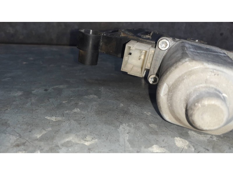 Recambio de motor elevalunas delantero izquierdo para volkswagen touran (5t1) referencia OEM IAM 5Q0959802B 0130822716 2 PINES