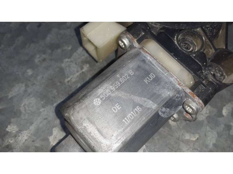 Recambio de motor elevalunas delantero izquierdo para volkswagen touran (5t1) referencia OEM IAM 5Q0959802B 0130822716 2 PINES