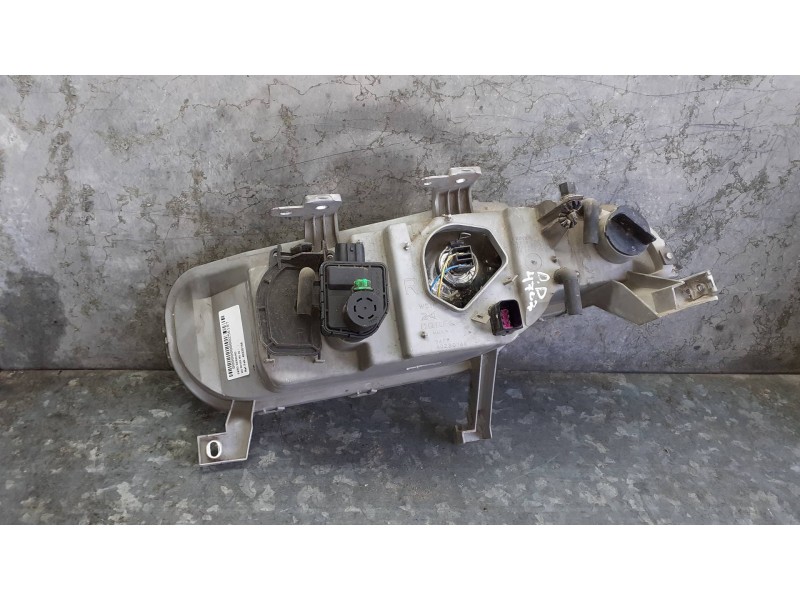 Recambio de faro derecho para mg rover mg zs referencia OEM IAM 40220748  