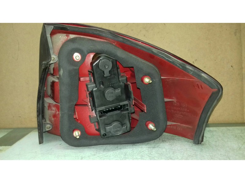 Recambio de piloto trasero izquierdo para audi a6 berlina (4b2) 2.5 tdi referencia OEM IAM 4B5945095  