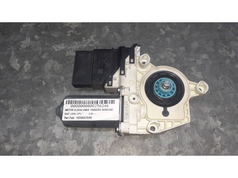 Recambio de motor elevalunas trasero derecho para seat leon (1p1) referencia OEM IAM 1K0959704N  