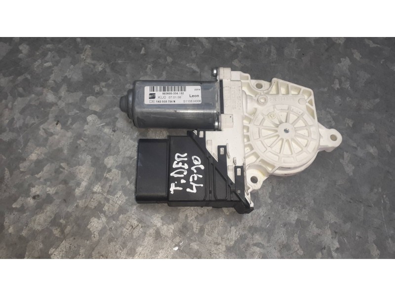 Recambio de motor elevalunas trasero derecho para seat leon (1p1) referencia OEM IAM 1K0959704N  