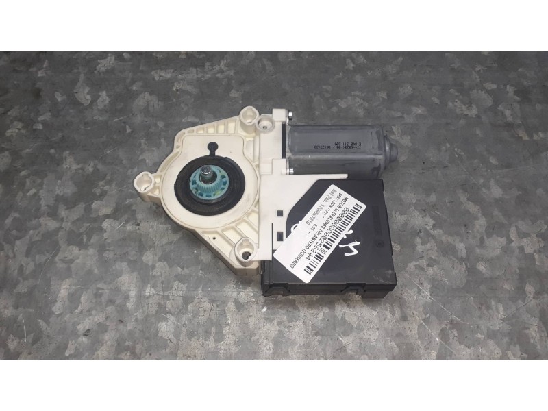 Recambio de motor elevalunas delantero izquierdo para seat leon (1p1) referencia OEM IAM 1T0959701G  