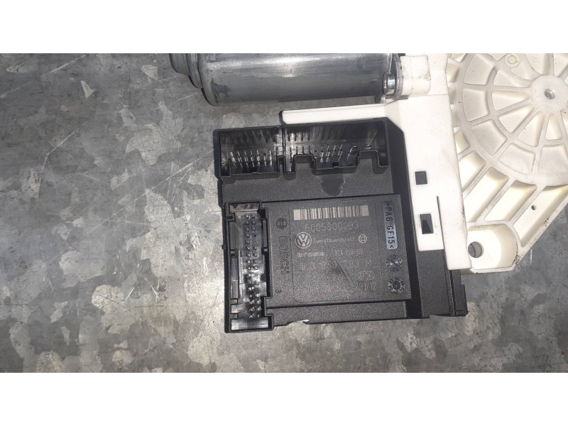 Recambio de motor elevalunas delantero izquierdo para seat leon (1p1) referencia OEM IAM 1T0959701G  