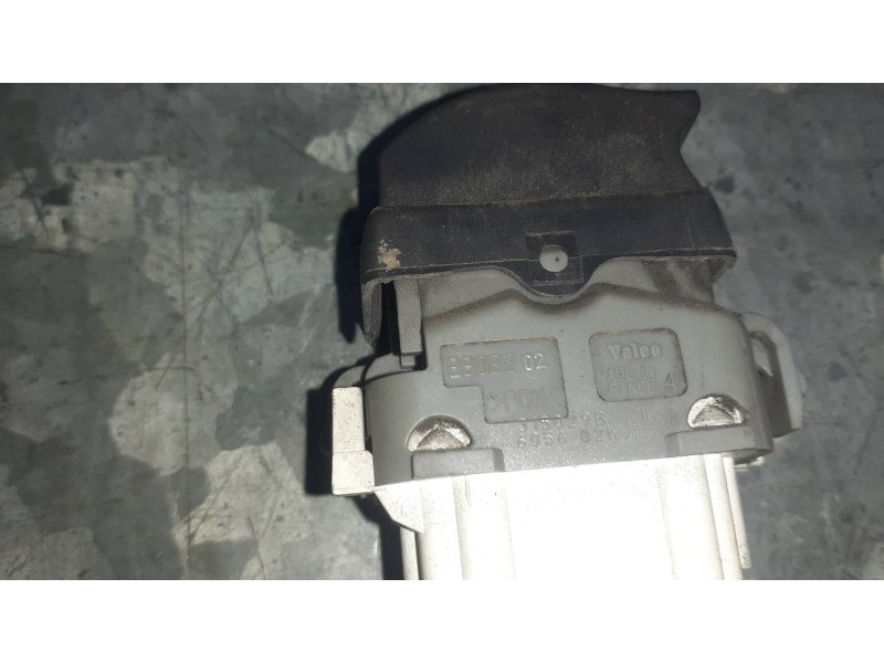 Recambio de mando elevalunas trasero derecho para renault megane ii berlina 5p referencia OEM IAM 2808202  6 PINES
