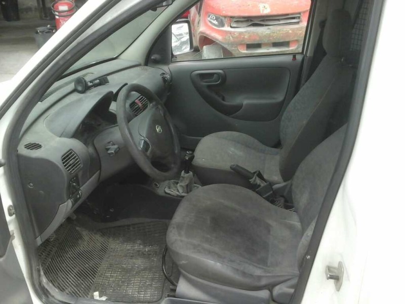 opel combo (corsa c) del año 2004