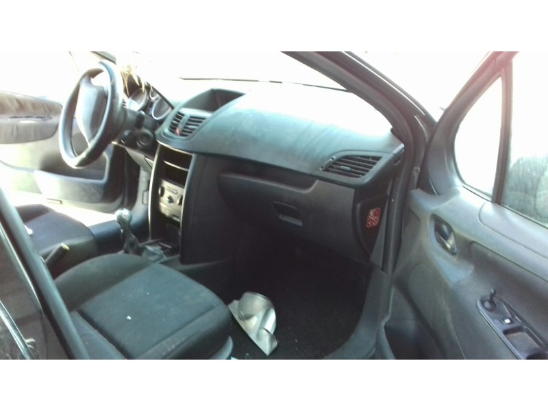 peugeot 207 del año 2008