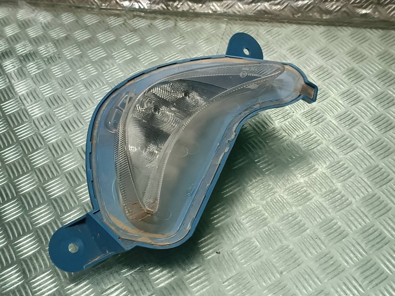 Recambio de faro antiniebla derecho para renault zoe referencia OEM IAM 266007997R  2 PINES