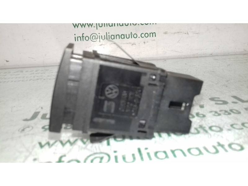 Recambio de warning para volkswagen polo (9n1) trendline referencia OEM IAM 6Q0953235 3 + 1 PINES 