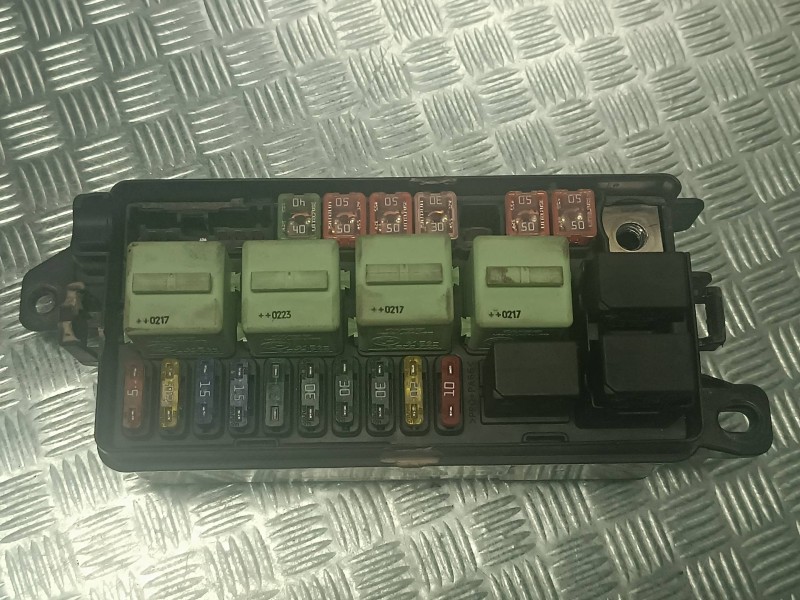 Recambio de caja reles / fusibles para bmw mini (r50,r53) cooper referencia OEM IAM 148079008 136586 
