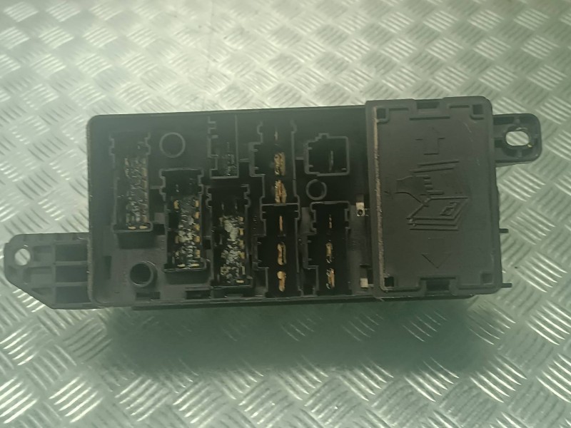 Recambio de caja reles / fusibles para bmw mini (r50,r53) cooper referencia OEM IAM 148079008 136586 