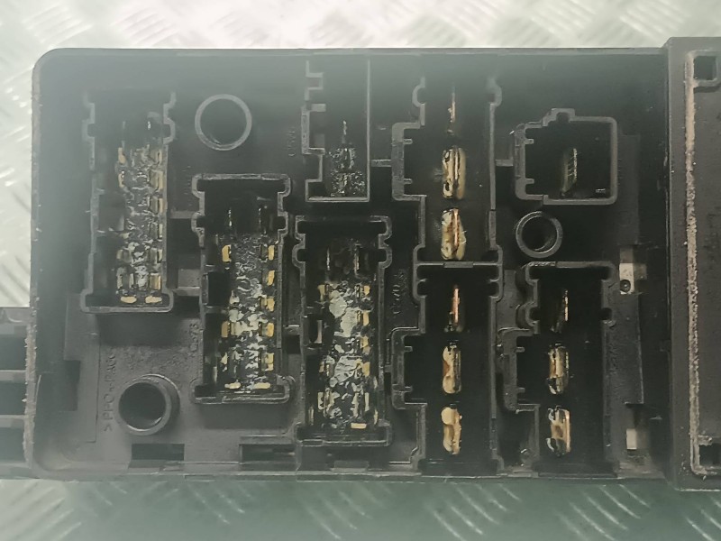 Recambio de caja reles / fusibles para bmw mini (r50,r53) cooper referencia OEM IAM 148079008 136586 