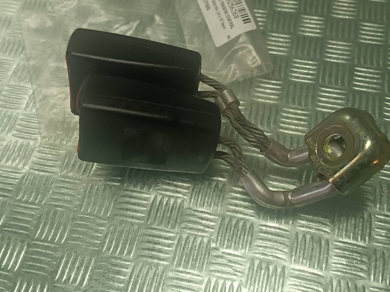 Recambio de enganche cinturon trasero central para volkswagen golf v berlina (1k1) gt sport referencia OEM IAM 1K0857739D 160620