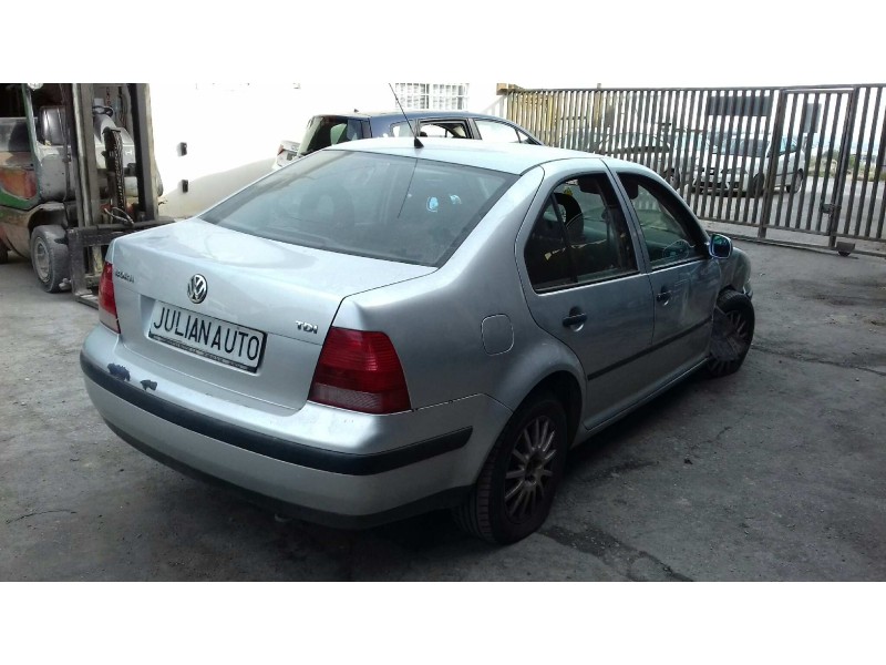 volkswagen bora berlina (1j2) del año 2000
