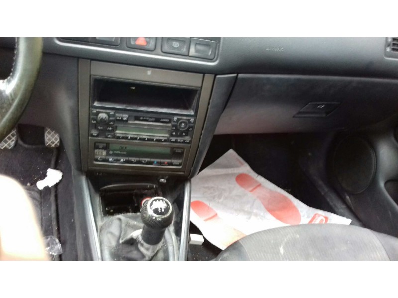 volkswagen bora berlina (1j2) del año 2000