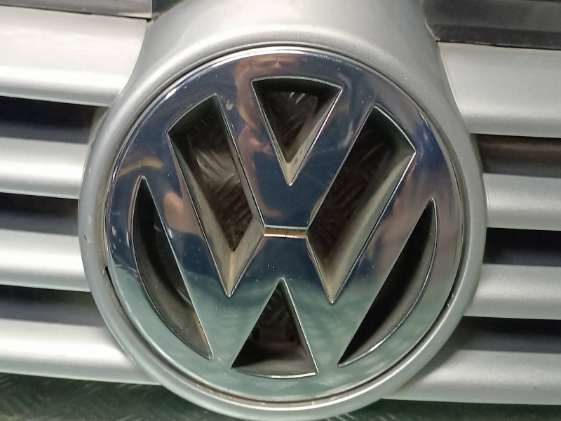 Recambio de rejilla delantera para volkswagen bora berlina (1j2) conceptline referencia OEM IAM 1J5853655C  