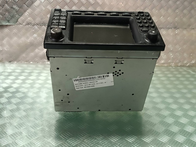 Recambio de sistema audio / radio cd para mercedes-benz clase m (w163) referencia OEM IAM 8618001096 8618000605 