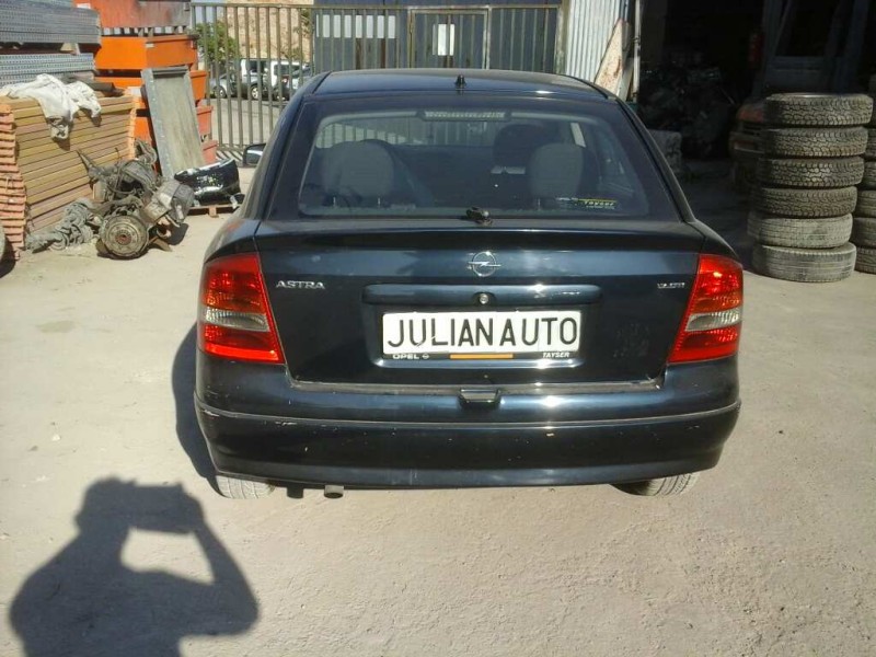 opel astra g berlina del año 2002