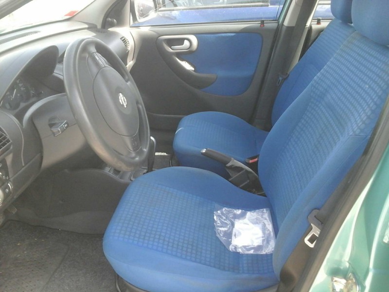opel corsa c del año 2002