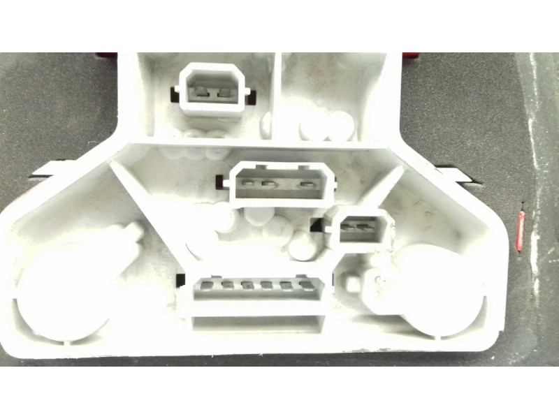 Recambio de piloto trasero izquierdo para volkswagen passat berlina (3b2) comfortline referencia OEM IAM 3B5945095F  