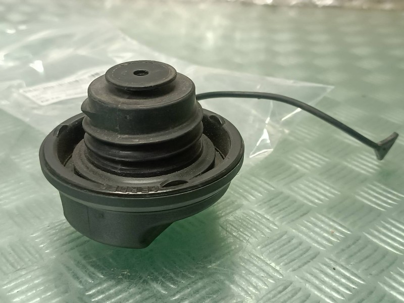 Recambio de tapon combustible para opel zafira b referencia OEM IAM 13140958  GM