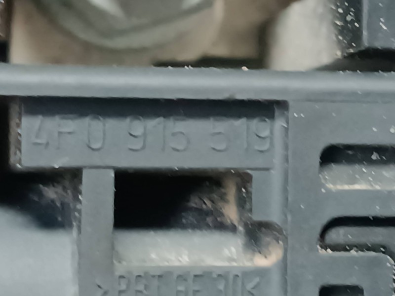 Recambio de caja reles / fusibles para audi a6 berlina (4f2) 3.0 tdi quattro (171kw) referencia OEM IAM 4F0915519  