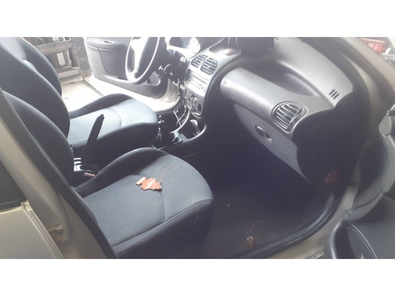 peugeot 206 berlina del año 2003