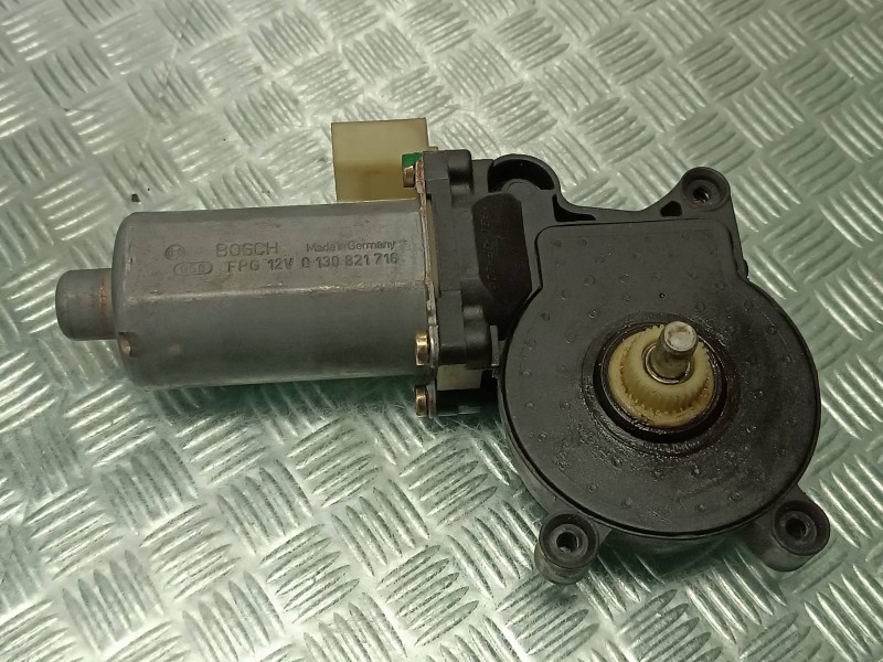 Recambio de motor elevalunas delantero izquierdo para bmw x5 (e53) 3.0d referencia OEM IAM 676283620630 0130821716 BOSCH