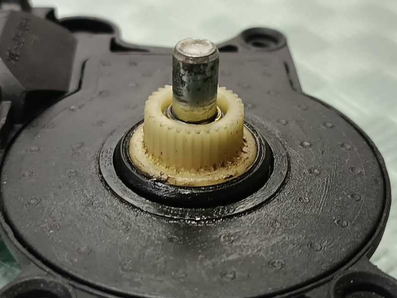 Recambio de motor elevalunas delantero izquierdo para bmw x5 (e53) 3.0d referencia OEM IAM 676283620630 0130821716 BOSCH