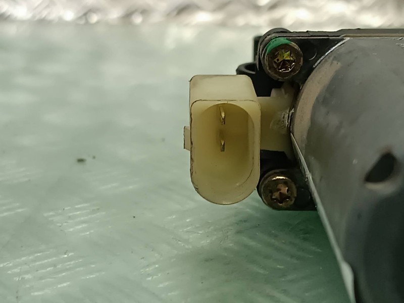 Recambio de motor elevalunas delantero izquierdo para bmw x5 (e53) 3.0d referencia OEM IAM 676283620630 0130821716 BOSCH