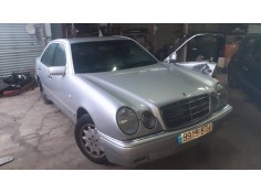 mercedes-benz clase e (w210) berlina del año 2002