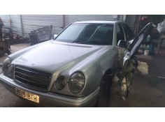 mercedes-benz clase e (w210) berlina del año 2002 2