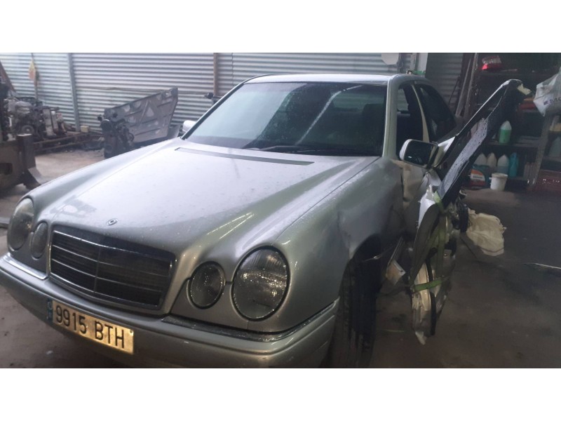 mercedes-benz clase e (w210) berlina del año 2002