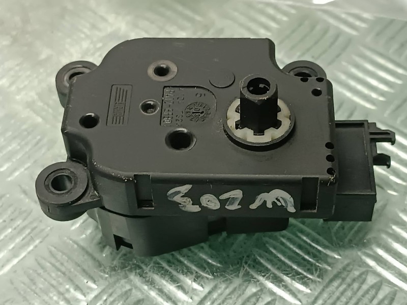 Recambio de motor trampilla calefaccion para mercedes-benz clase c (w203) berlina referencia OEM IAM A2308201242  BEHR