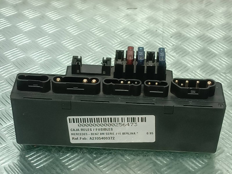 Recambio de caja reles / fusibles para mercedes-benz clase e (w210) berlina referencia OEM IAM A2105400372 05376000 463581