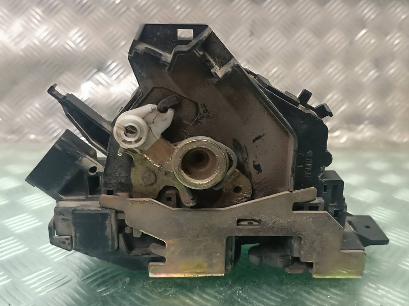 Recambio de cerradura puerta delantera derecha para ford focus berlina (cap) referencia OEM IAM 2S4AA21812CB  BOSCH