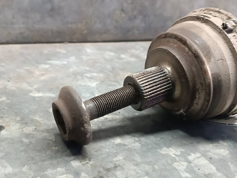 Recambio de transmision trasera izquierda para audi a6 berlina (4f2) referencia OEM IAM 4F0501203B T3 